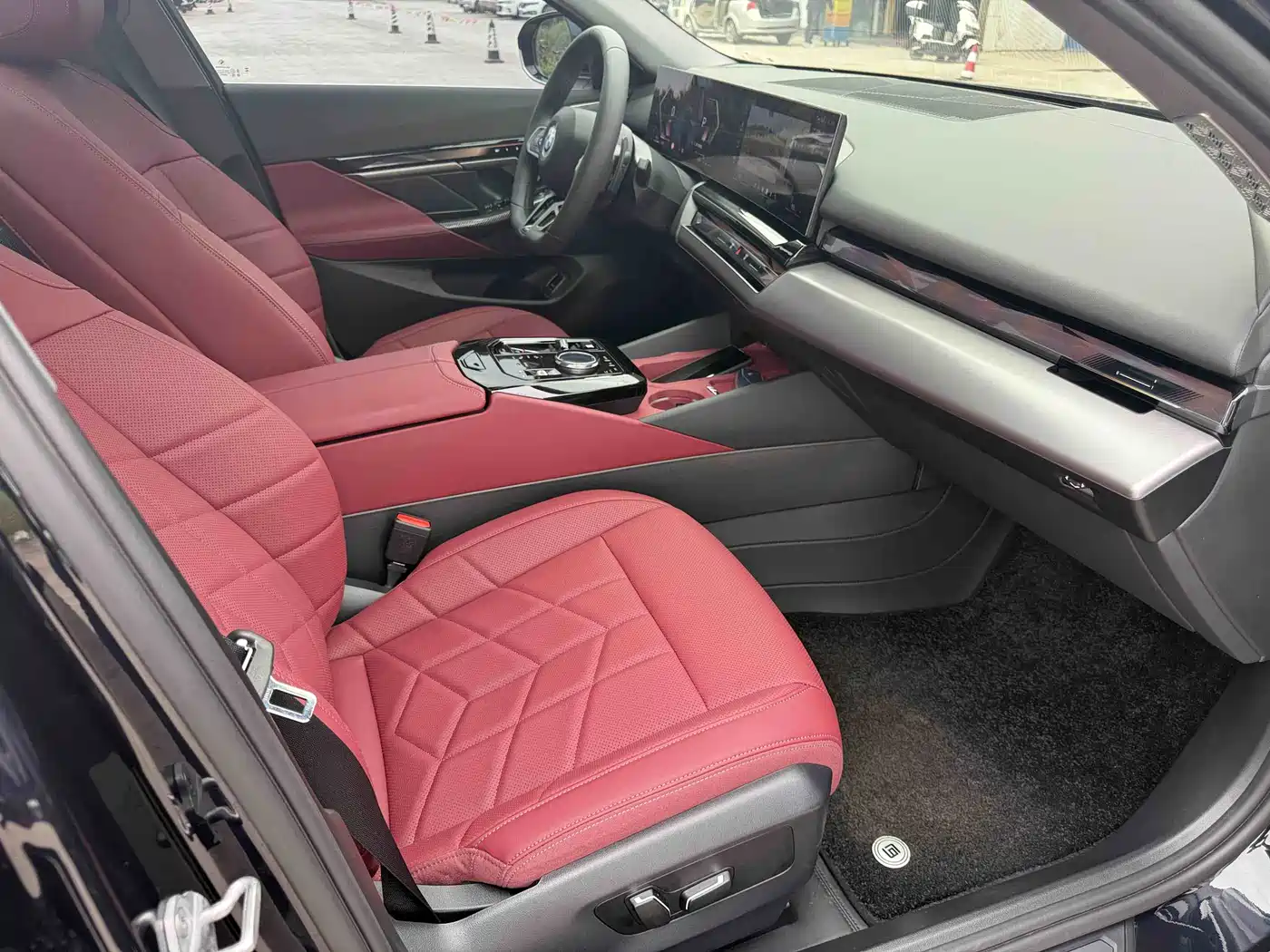 BMW 5 Series 2025 530Li Leading M Sport Package фото 29