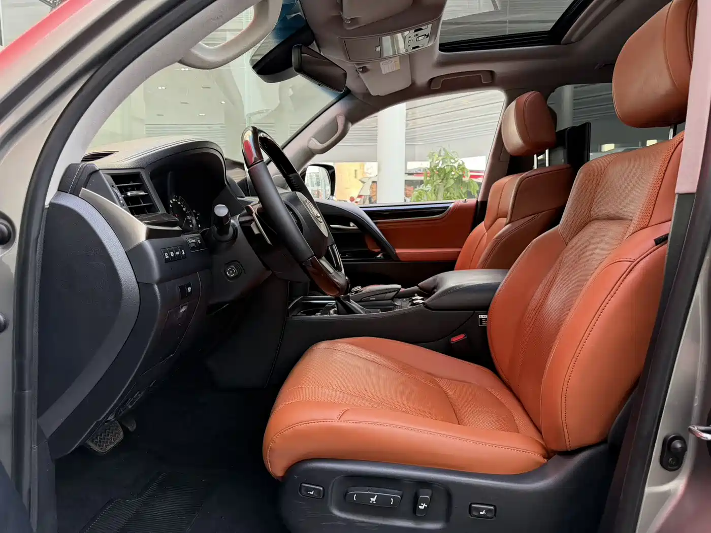 Lexus LX 2016 570 Luxury Premium Edition фото 6