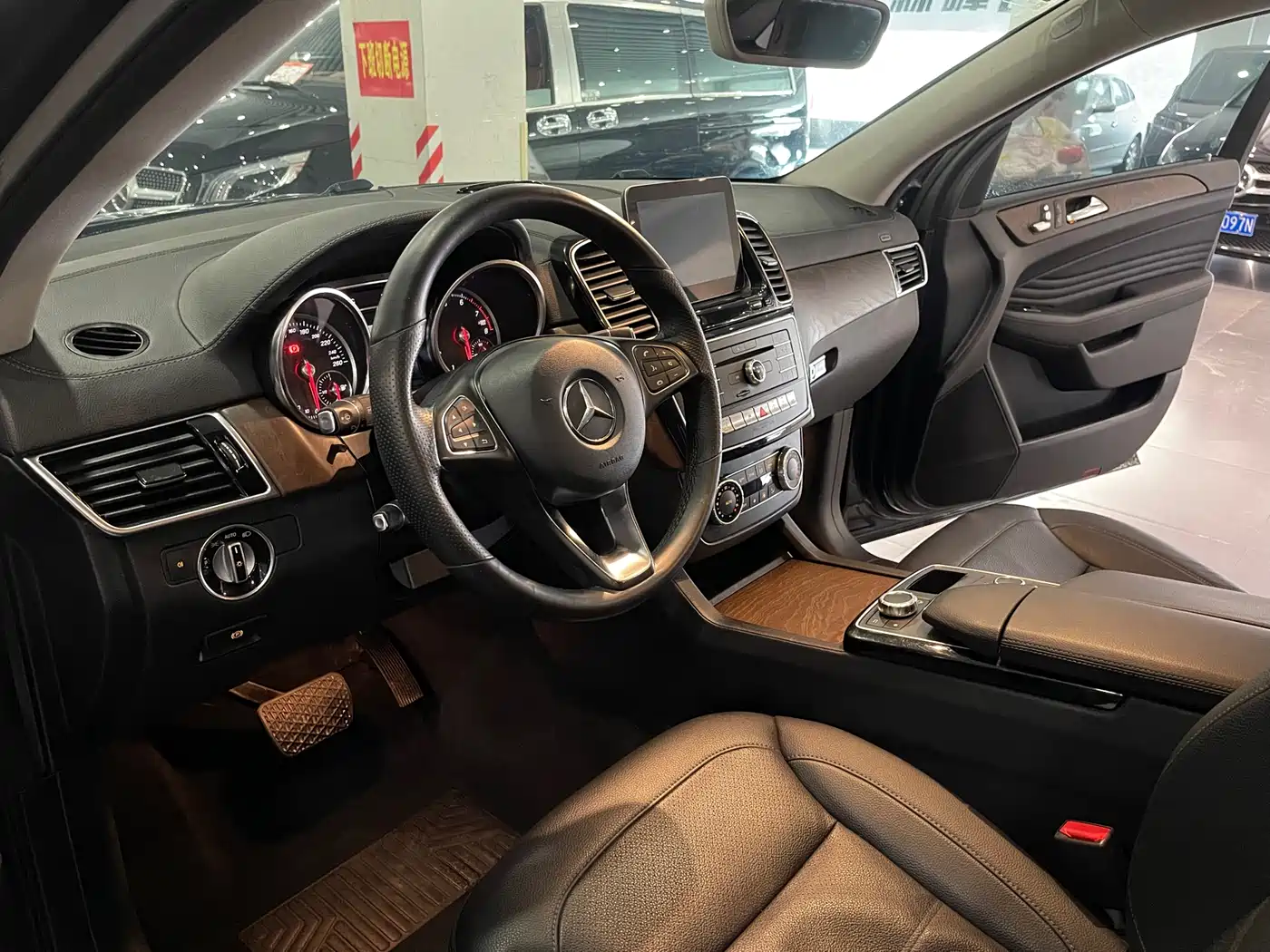 Mercedes-Benz GLE Coupe 2015 GLE 320 4MATIC Coupe SUV фото 8