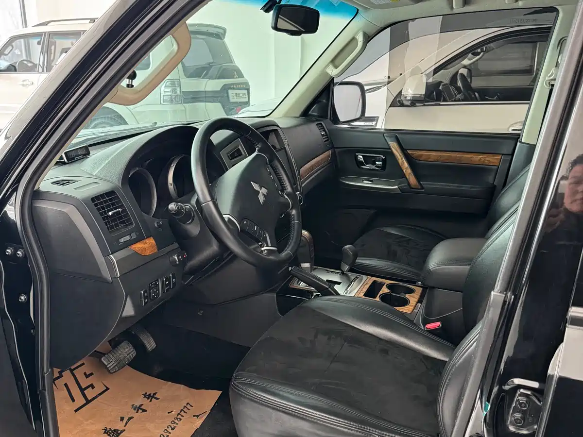 Mitsubishi Pajero (Import) 2019 3.0L Auto Standard Version фото 3