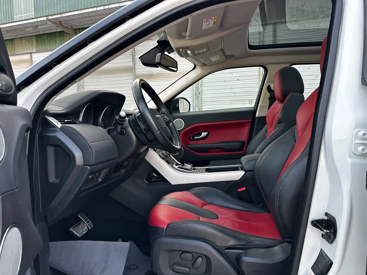 Land Rover Range Rover Evoque 2015 2.0T 5-Door Dynamic Edition фото 9