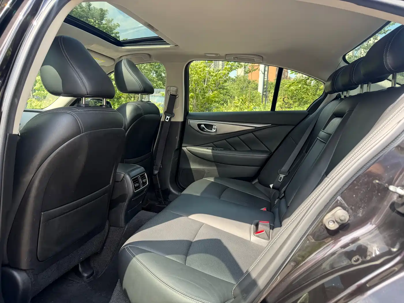 Infiniti Q50 2014 3.7L Comfort Edition фото 6