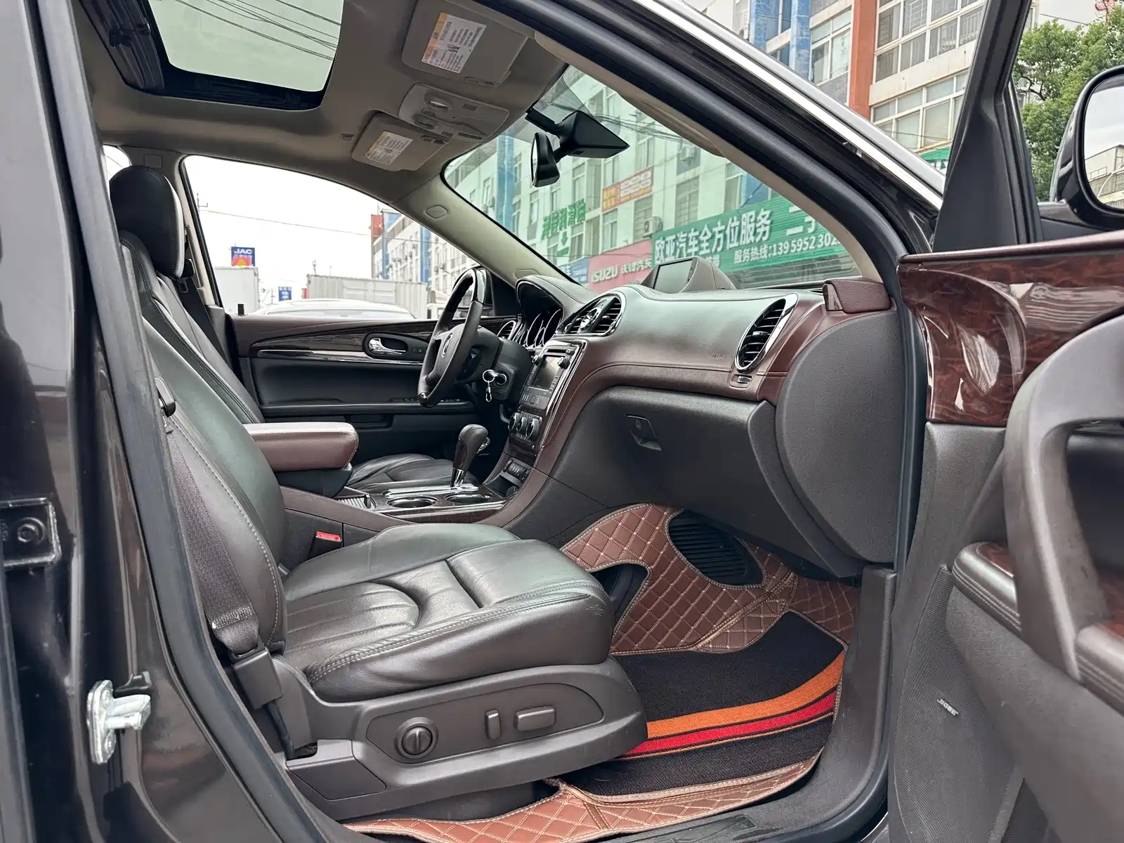 Фото 14 - Buick Enclave