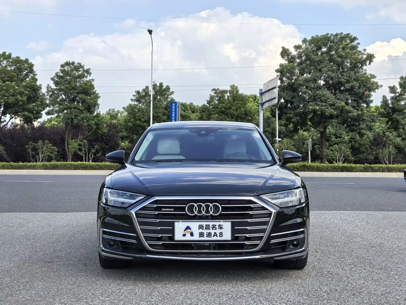 Фото 2 - Audi A8