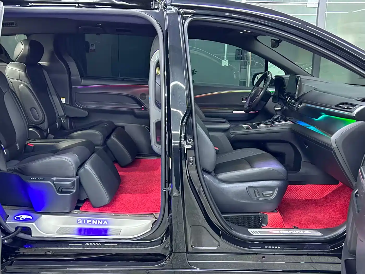 Toyota Sienna 2023 2.5L Hybrid Premium Edition фото 7