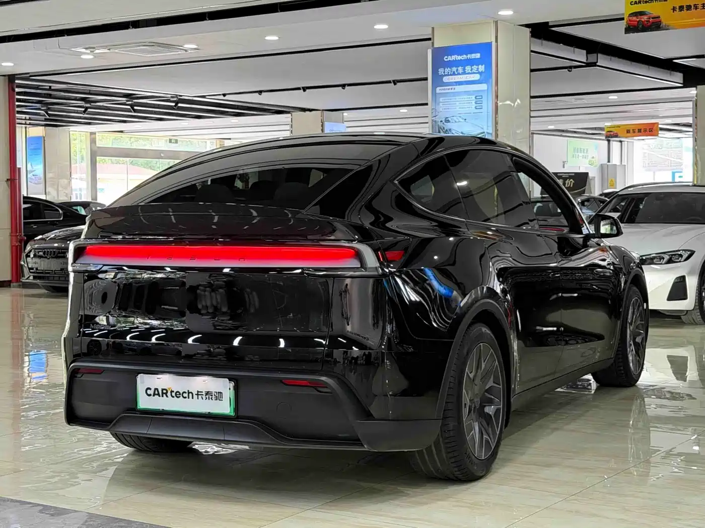 Tesla Model Y L 2026 2025 Facelift Long Range AWD