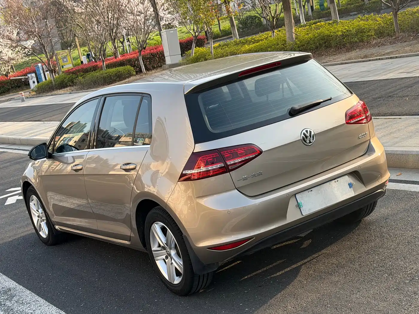 Volkswagen Golf 2017 1.6L Auto Comfort Millionth Edition фото 4