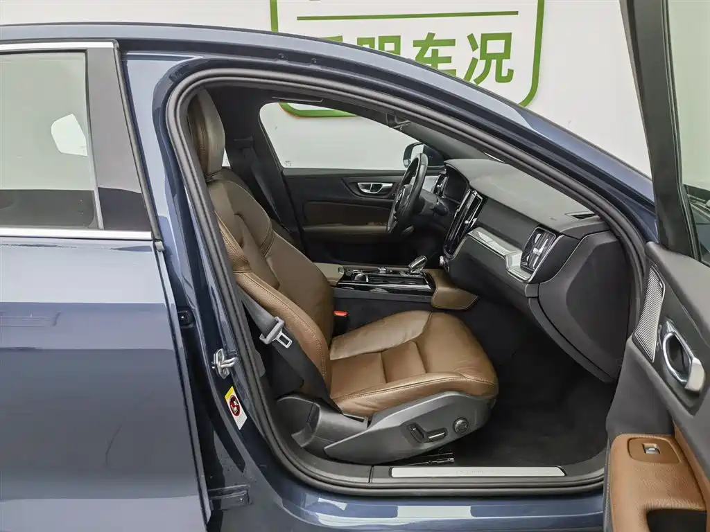 Volvo S60 Plug-in Hybrid 2022 T8 E-AWD Hybrid Intelligent Luxury Edition фото 23