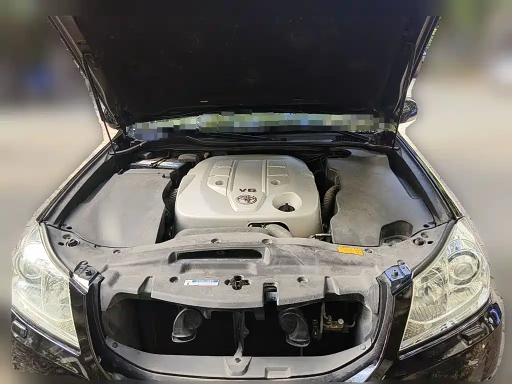 Фото 3 - Toyota Crown
