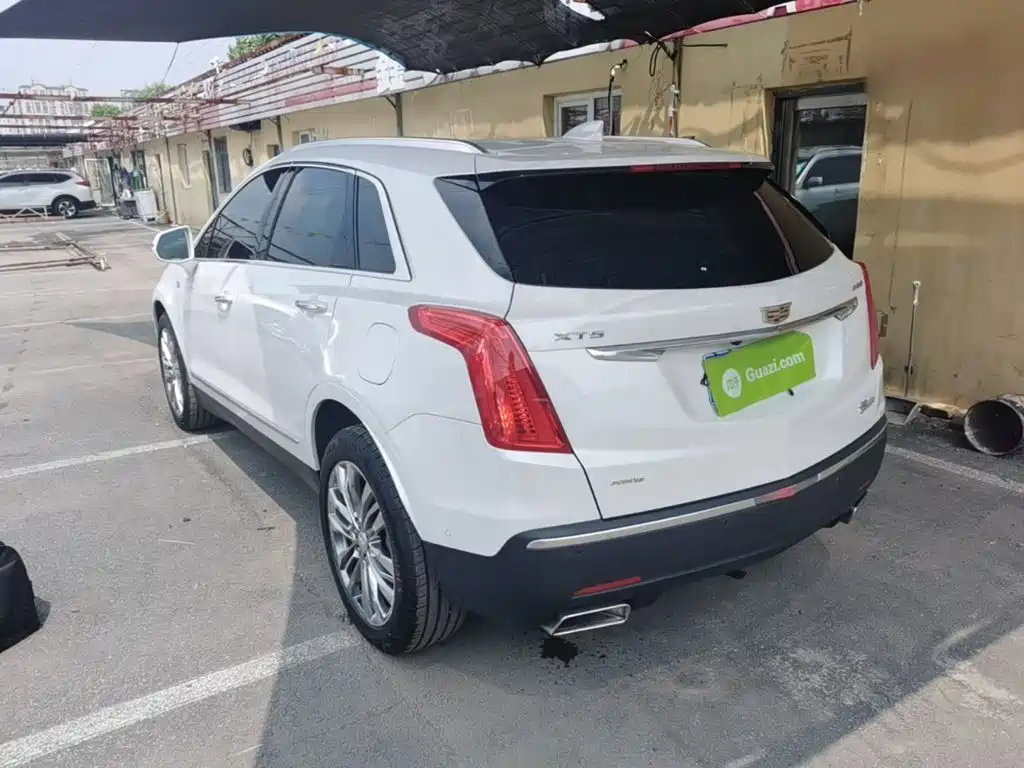 Photo 5 - Cadillac XT5