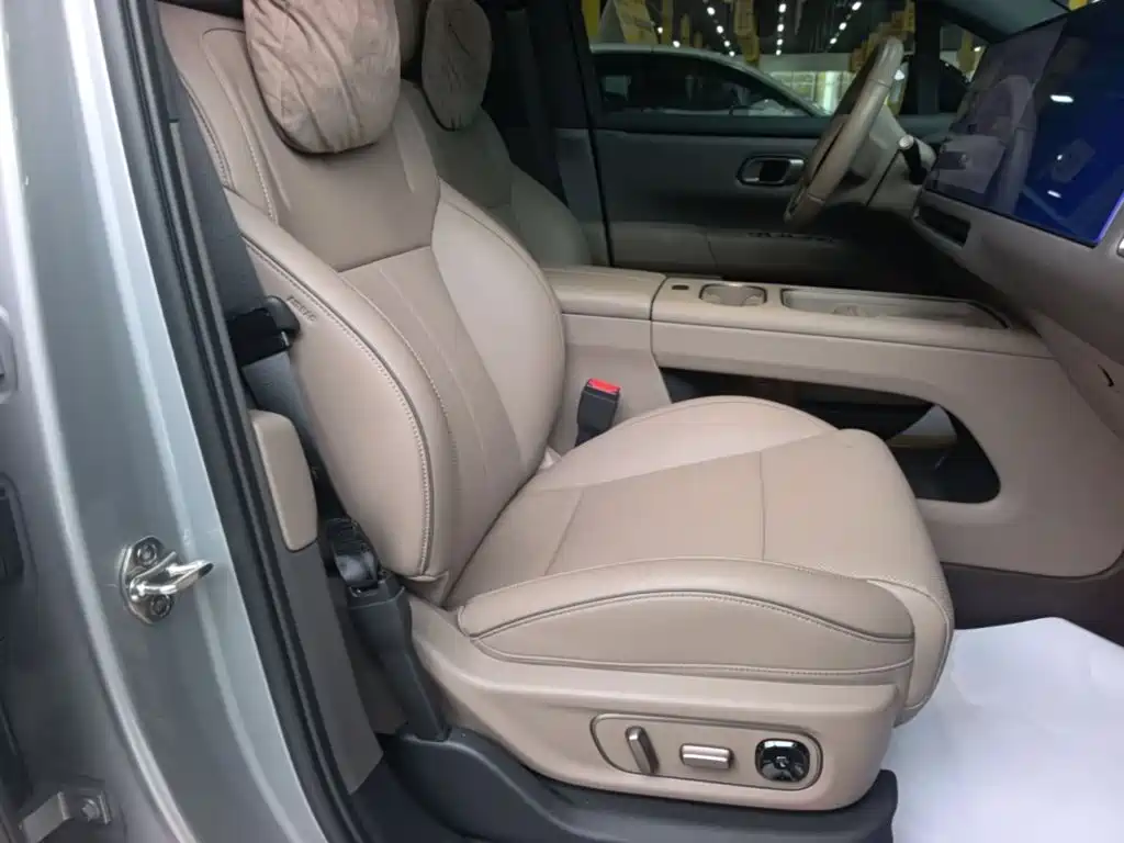 Фото 25 - Li Auto i6