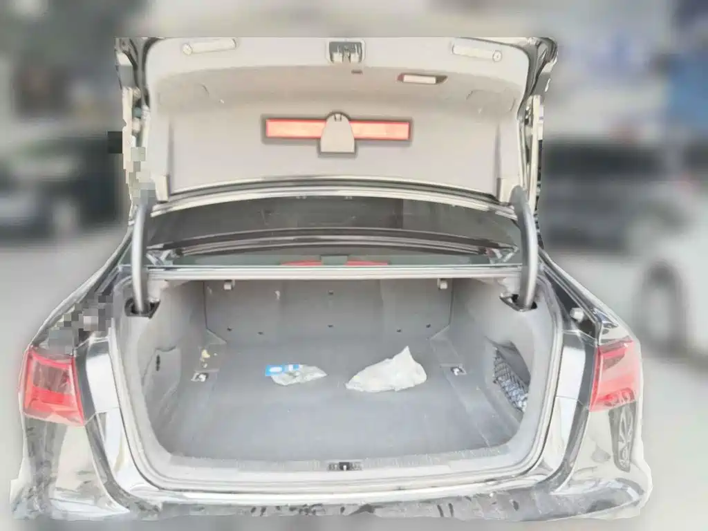 Фото 5 - Audi A6L