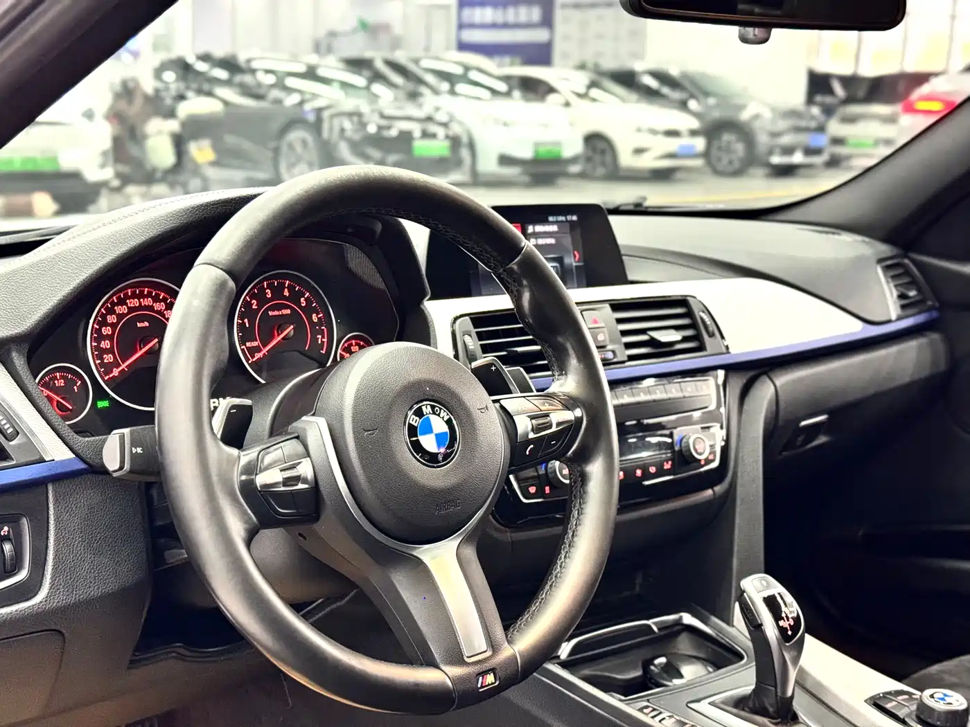 BMW 3 Series 2017 320i M Sport фото 14
