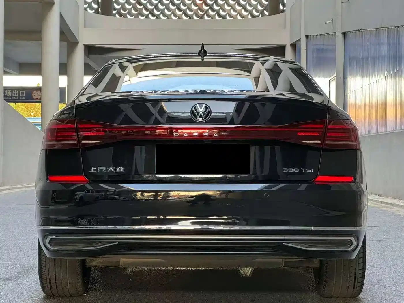 Volkswagen Passat 2022 330TSI Starlight Luxury Edition фото 4