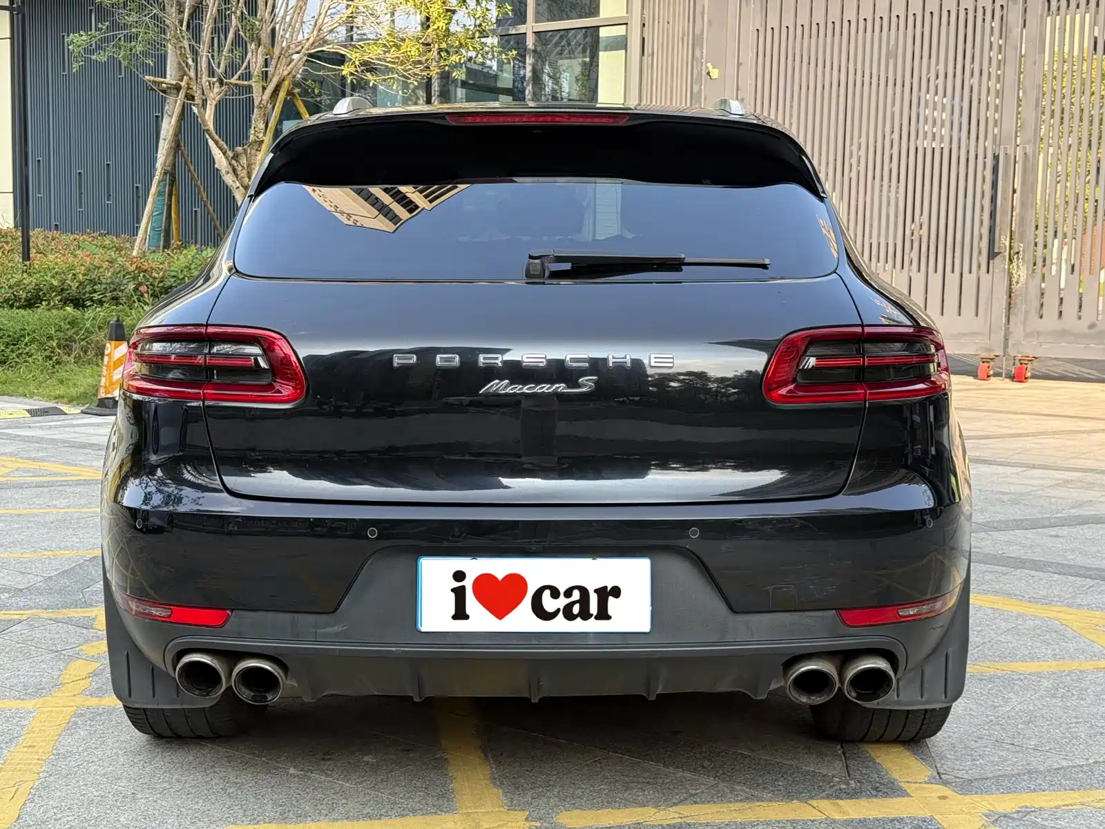 Photo 4 - Porsche Macan