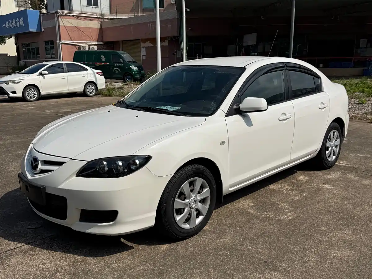 Фото 1 - Mazda 3