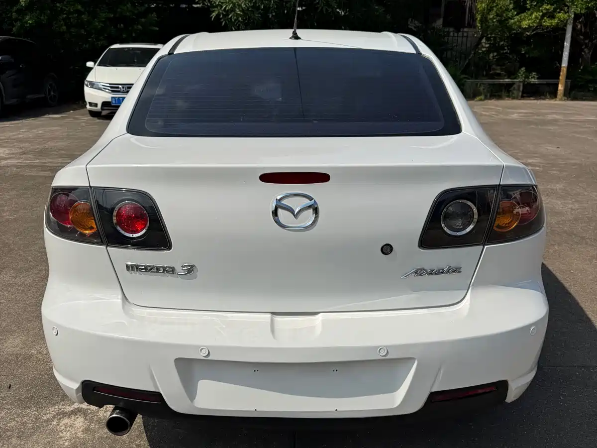 Фото 5 - Mazda 3