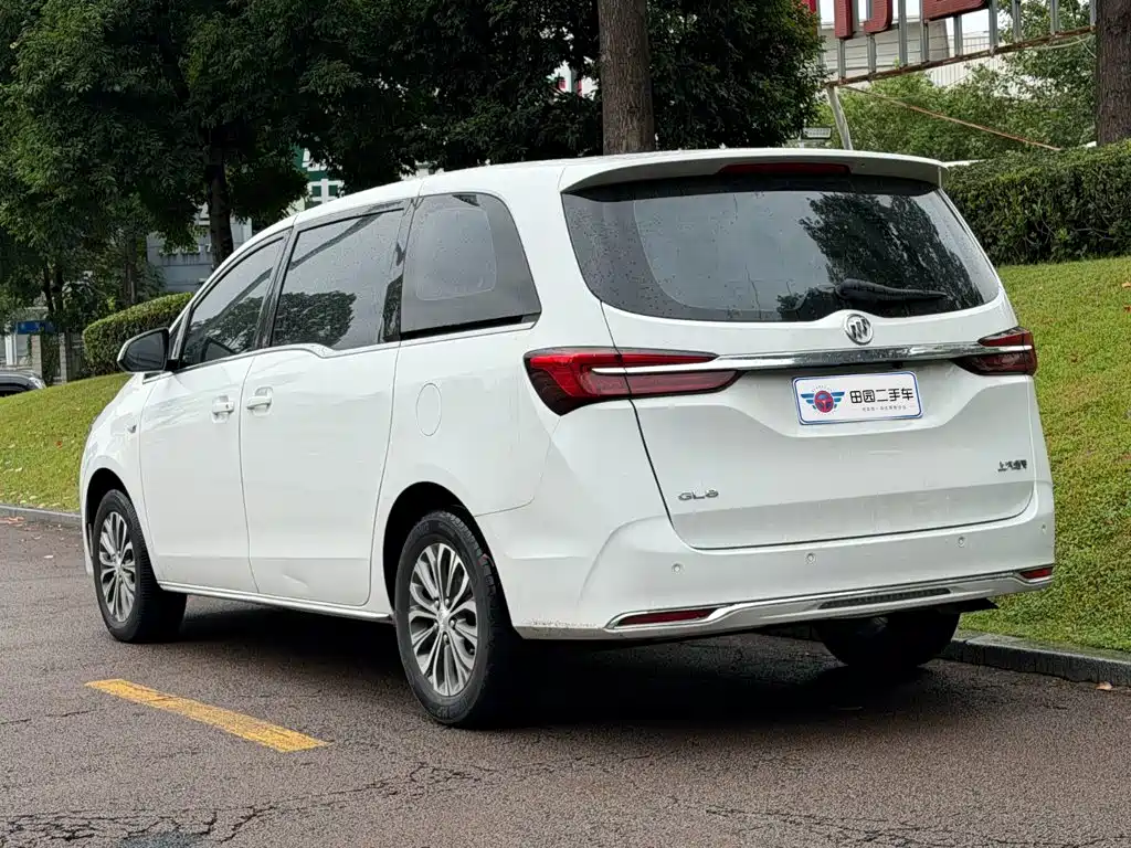 Фото 4 - Buick GL8