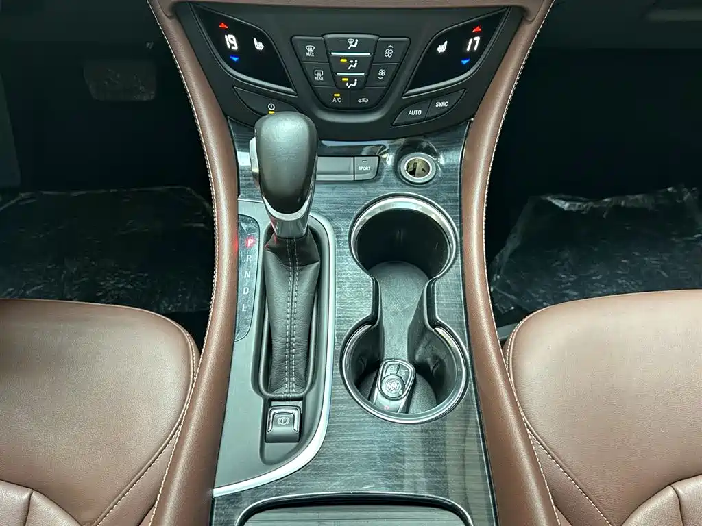 Фото 15 - Buick Envision Plus