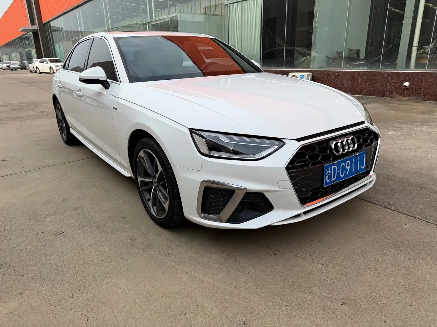 Фото 2 - Audi A4L