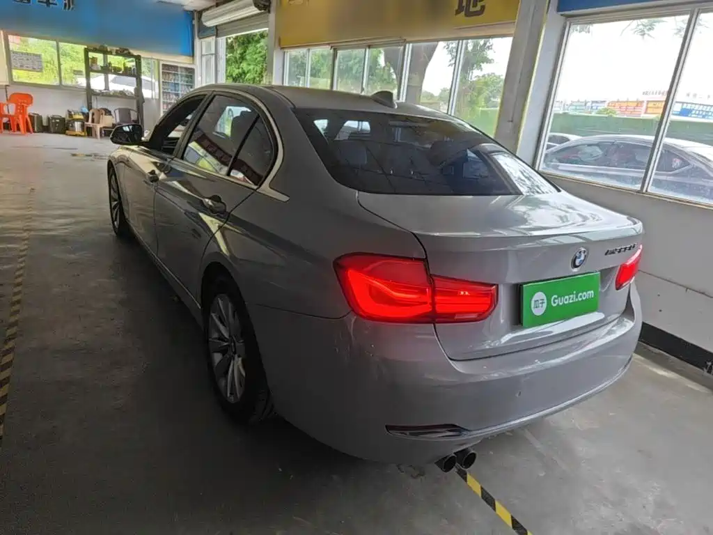 Photo 5 - BMW 3 Series