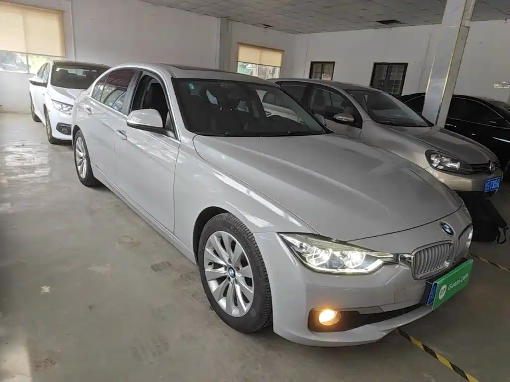 Photo 4 - BMW 3 Series