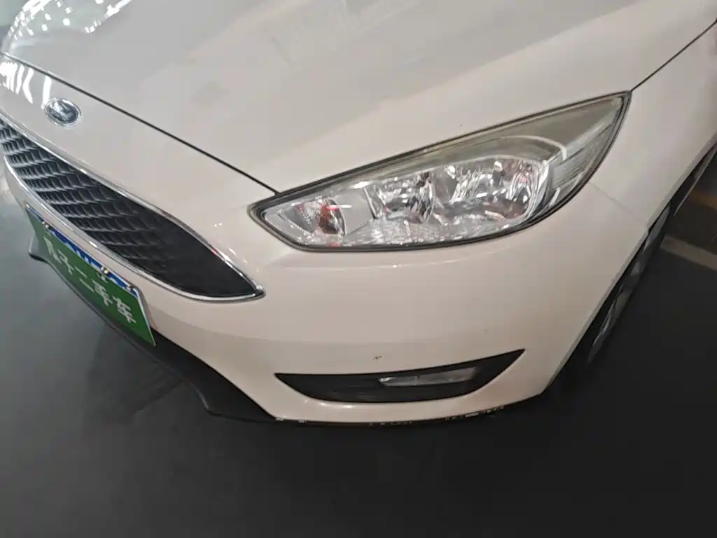 Фото 24 - Ford Focus