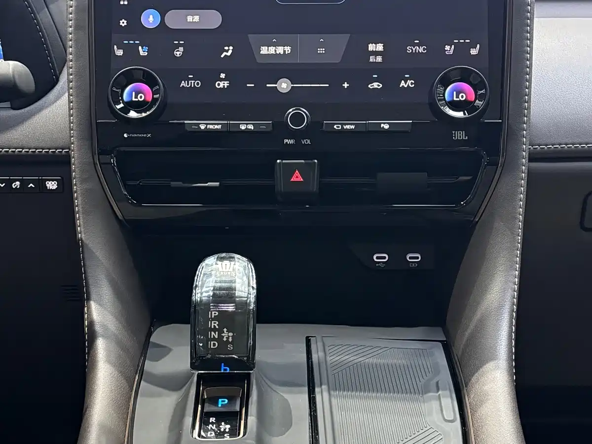 Toyota Vellfire 2026 2024 Crown Hybrid 2.5L Executive Premium Edition