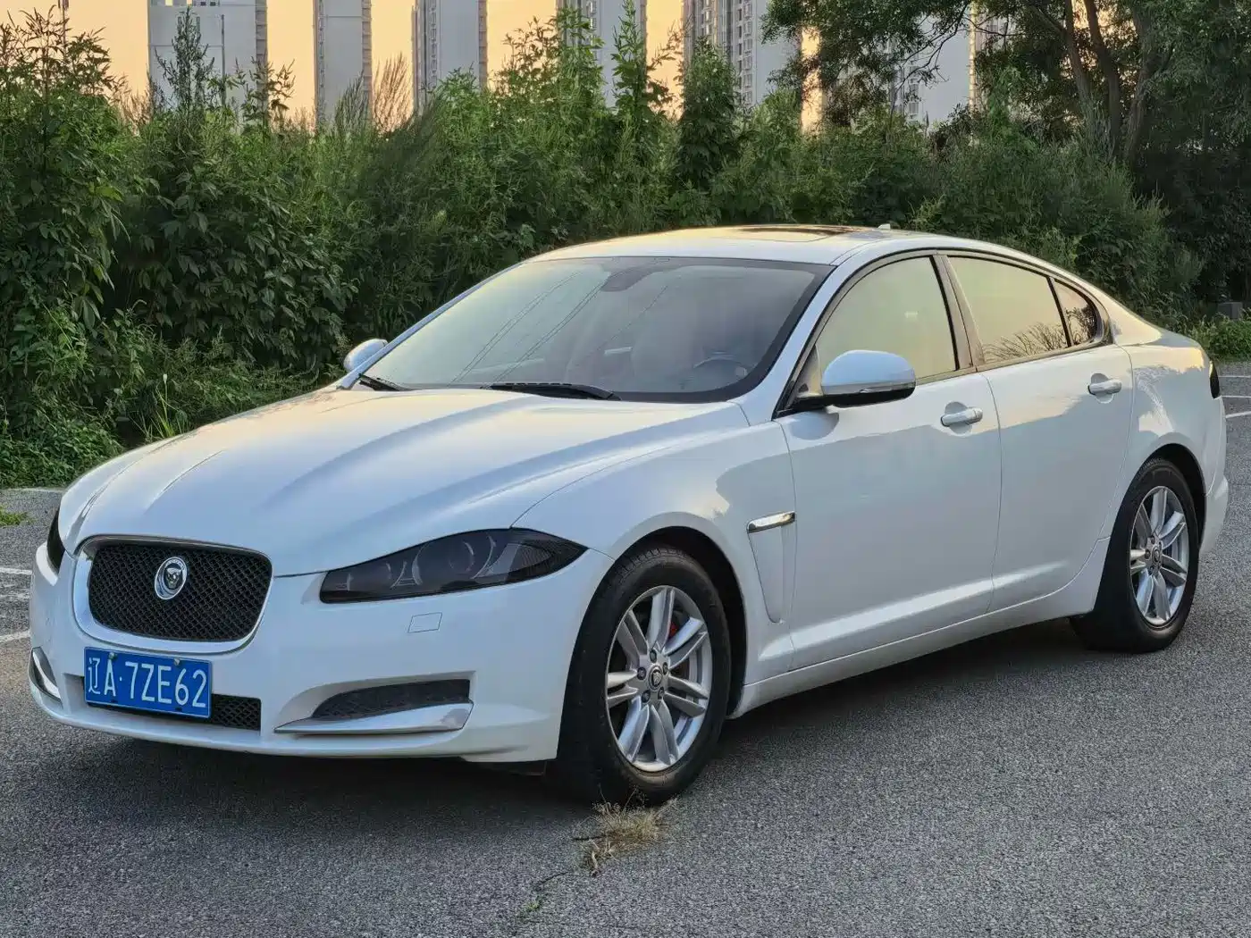 Jaguar XF 2013 2013 XF 2.0T Luxury Edition