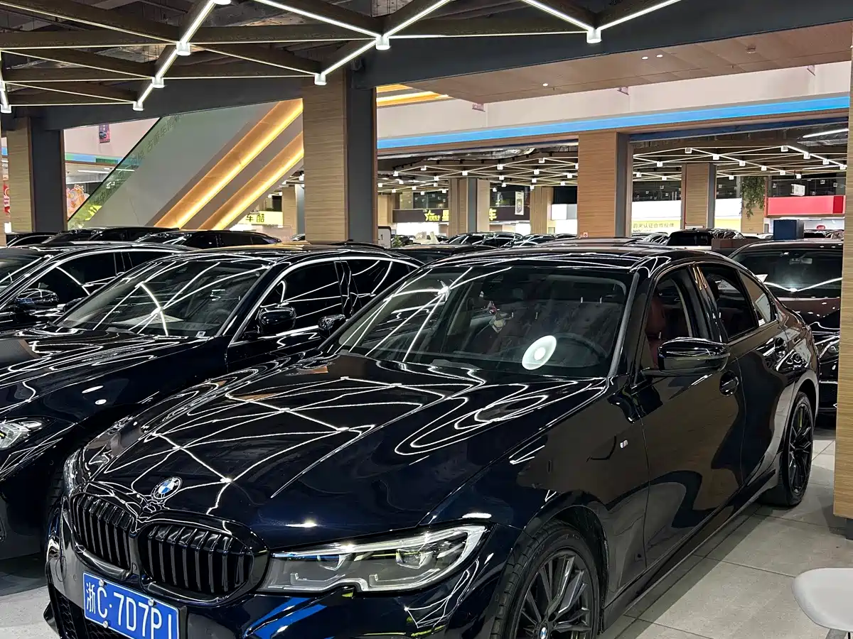 Photo 2 - BMW 3 Series