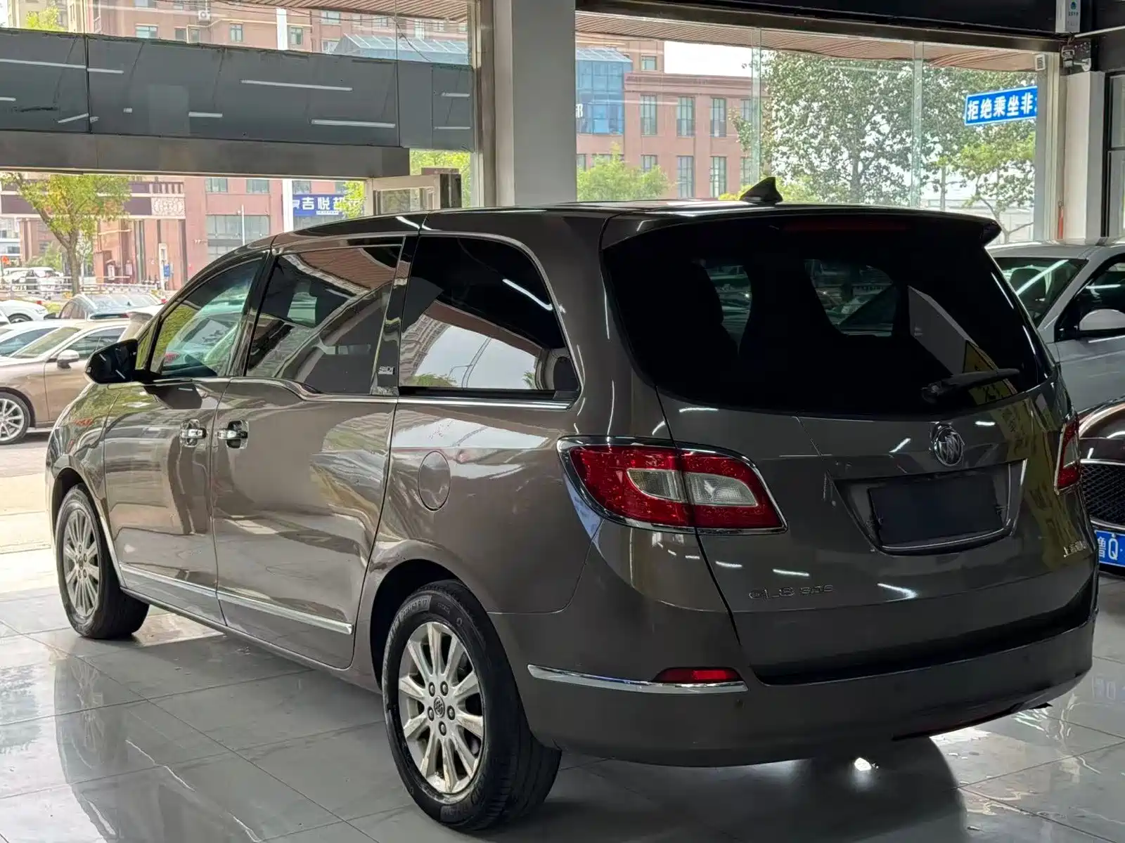 Фото 4 - Buick GL8