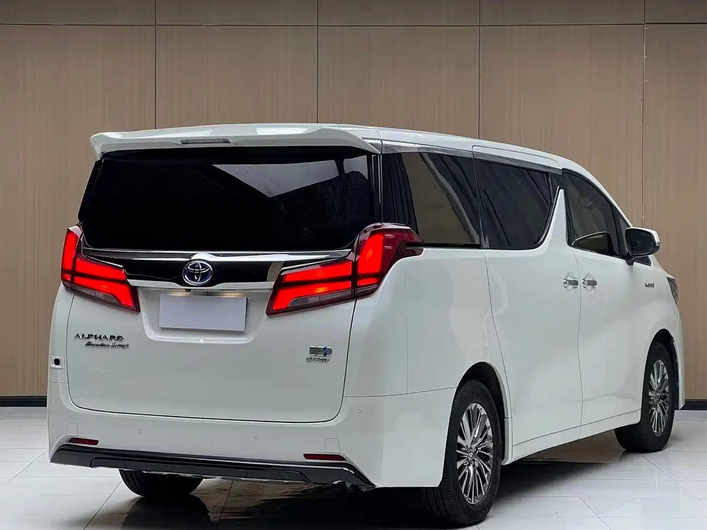Toyota Vellfire 2019 Hybrid 2.5L HV Premium Edition фото 3