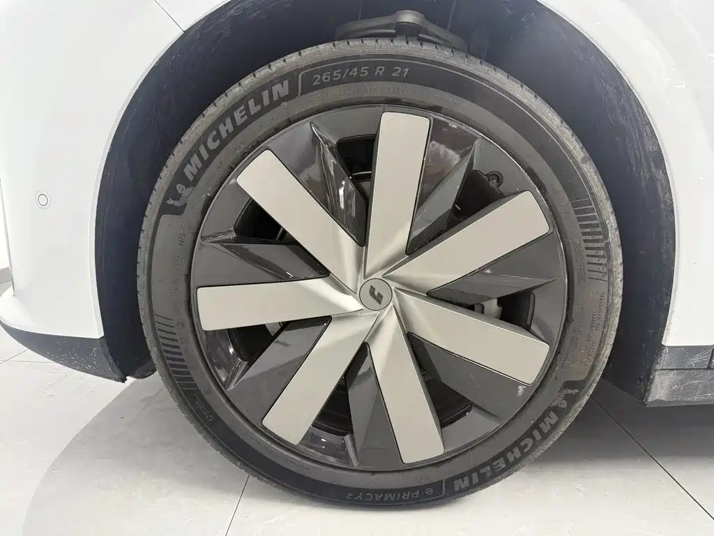 Фото 7 - Li Auto i6