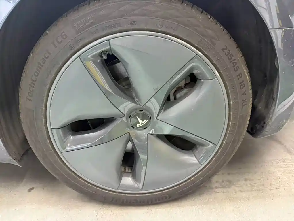 Фото 11 - Tesla Model 3