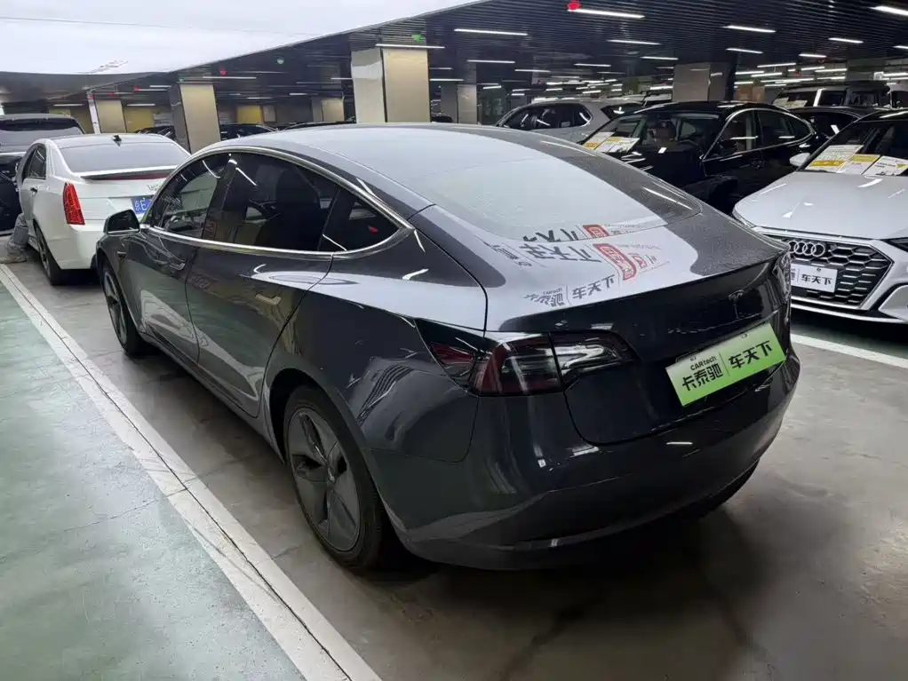Фото 4 - Tesla Model 3