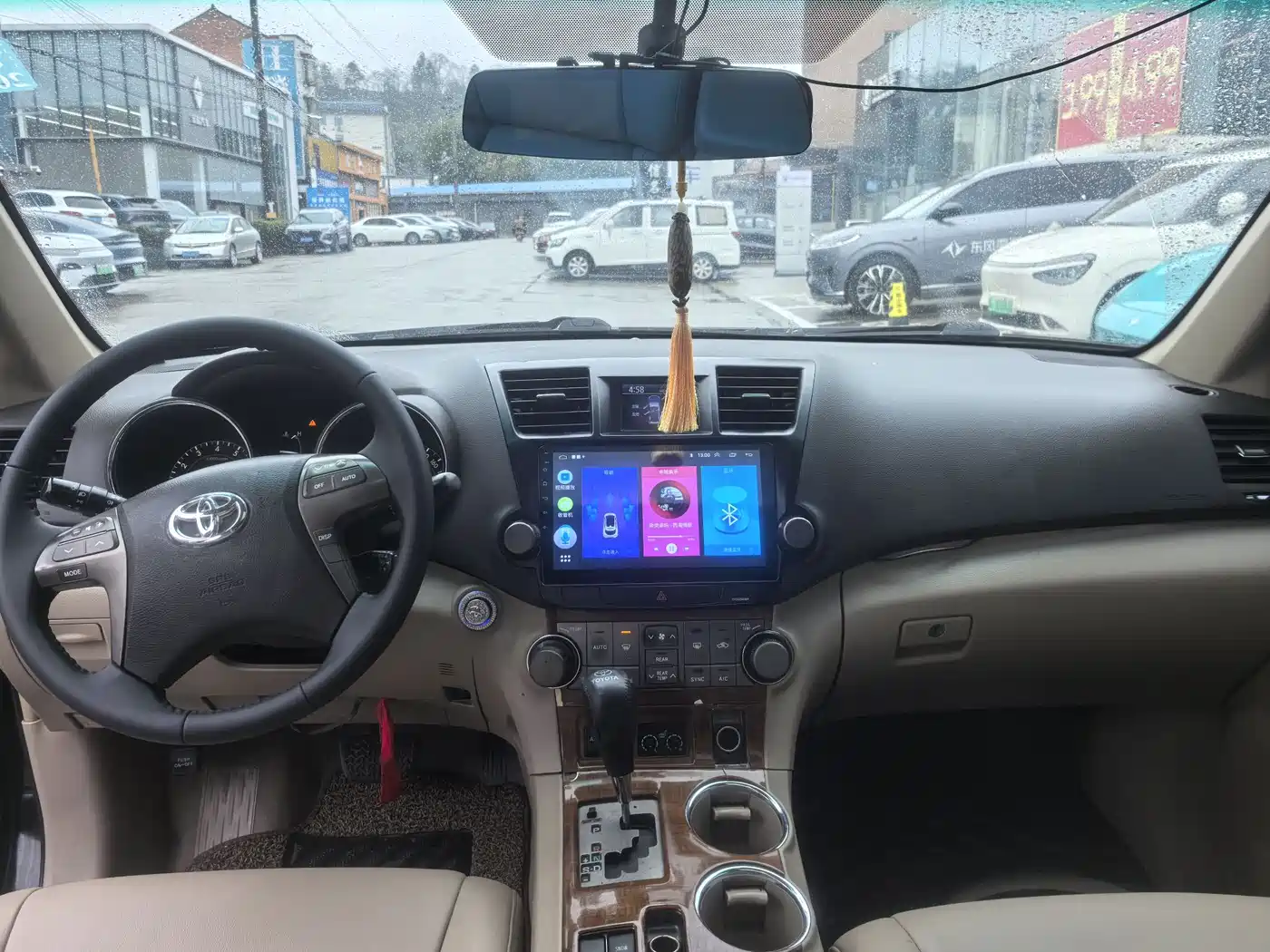 Toyota Highlander 2011 2.7L 2WD 7-seat Luxury фото 6