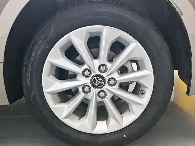 Toyota Corolla 2021 Hybrid 1.8L E-CVT Elite Edition фото 12