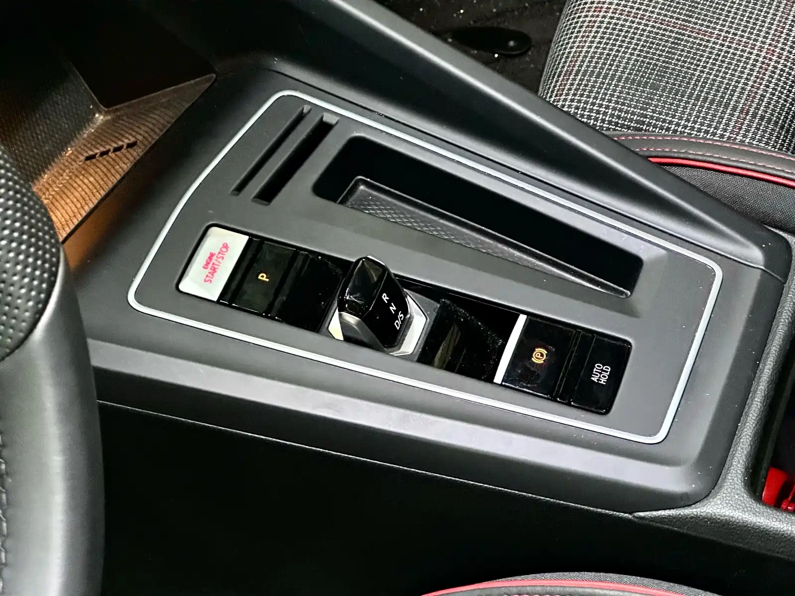 Фото 9 - Volkswagen Golf GTI