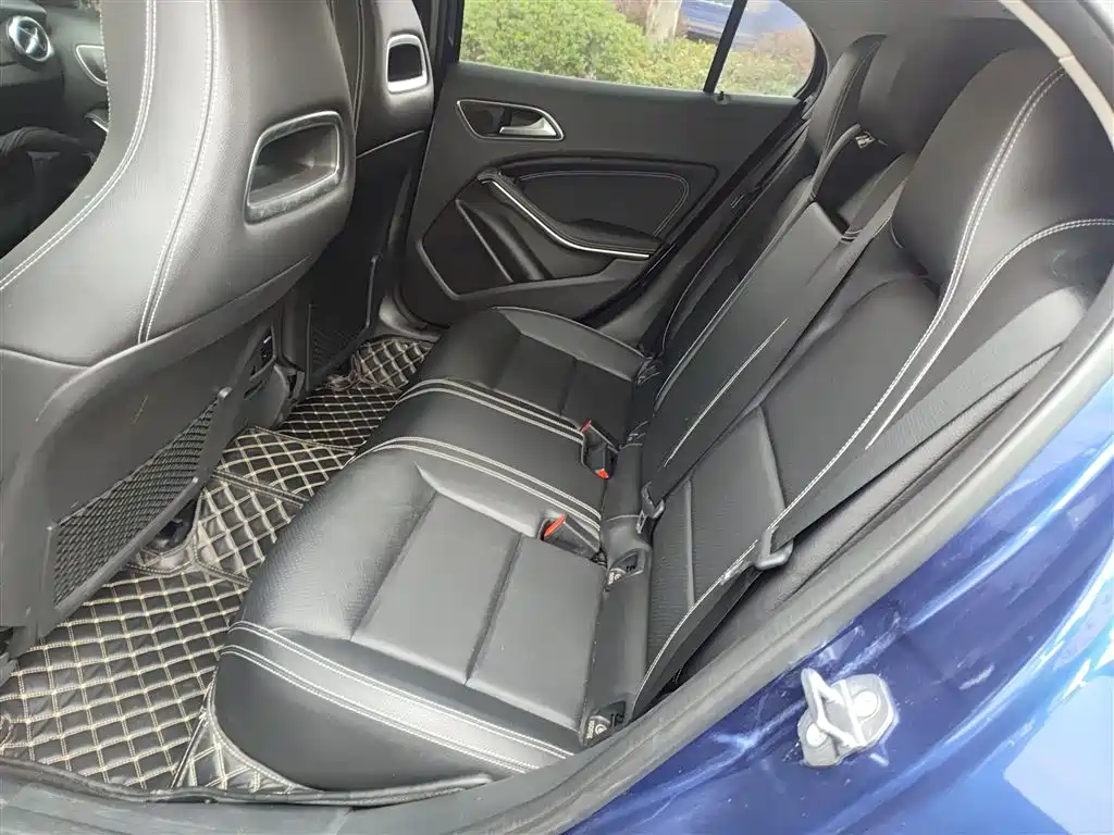 Mercedes-Benz GLA 2018 GLA 200 Dynamic фото 14