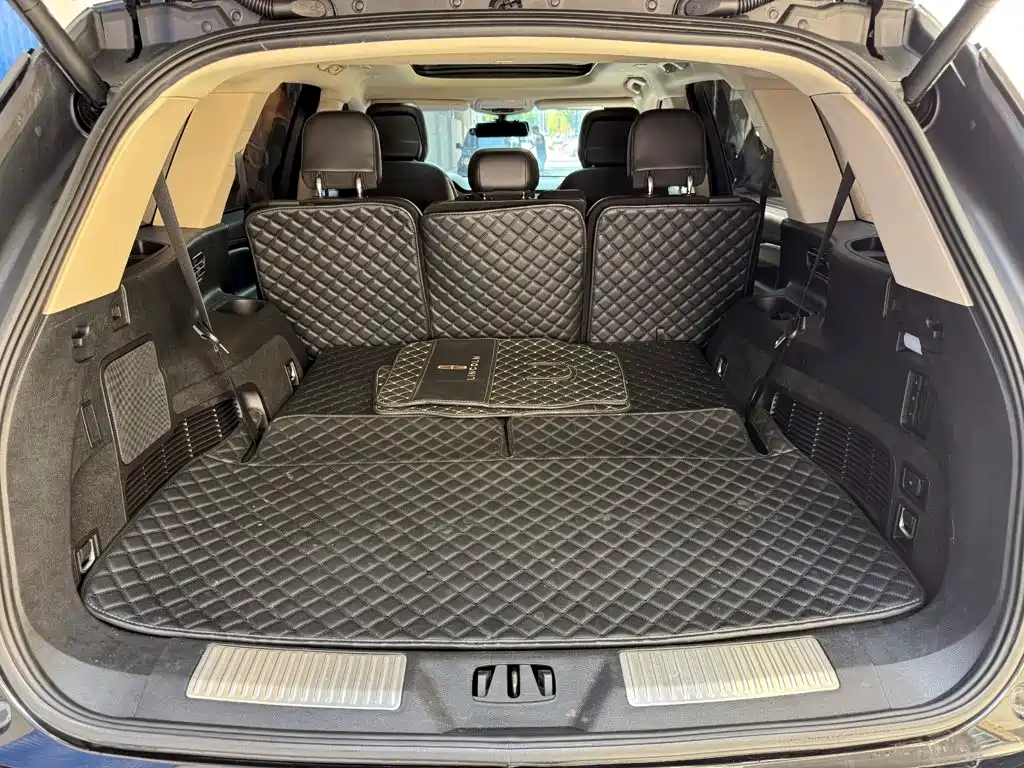 Photo 8 - Lincoln Aviator