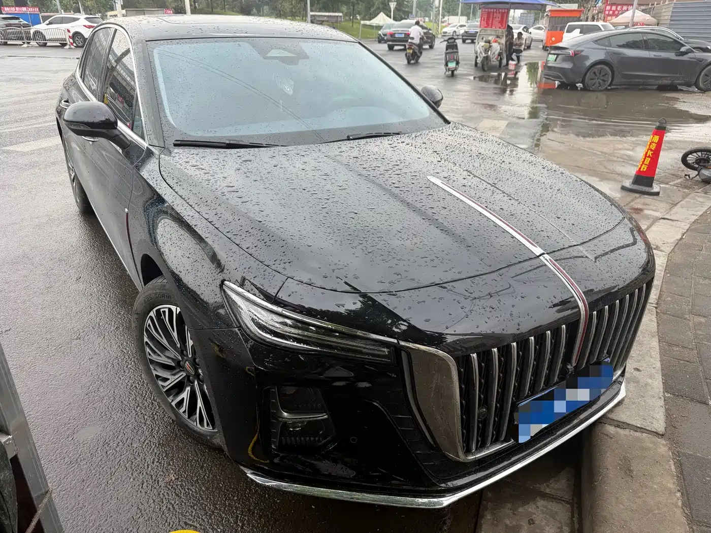 Hongqi H5 2025 2.0T Automatic Flag Celebration 500,000 Units Anniversary Edition фото 3