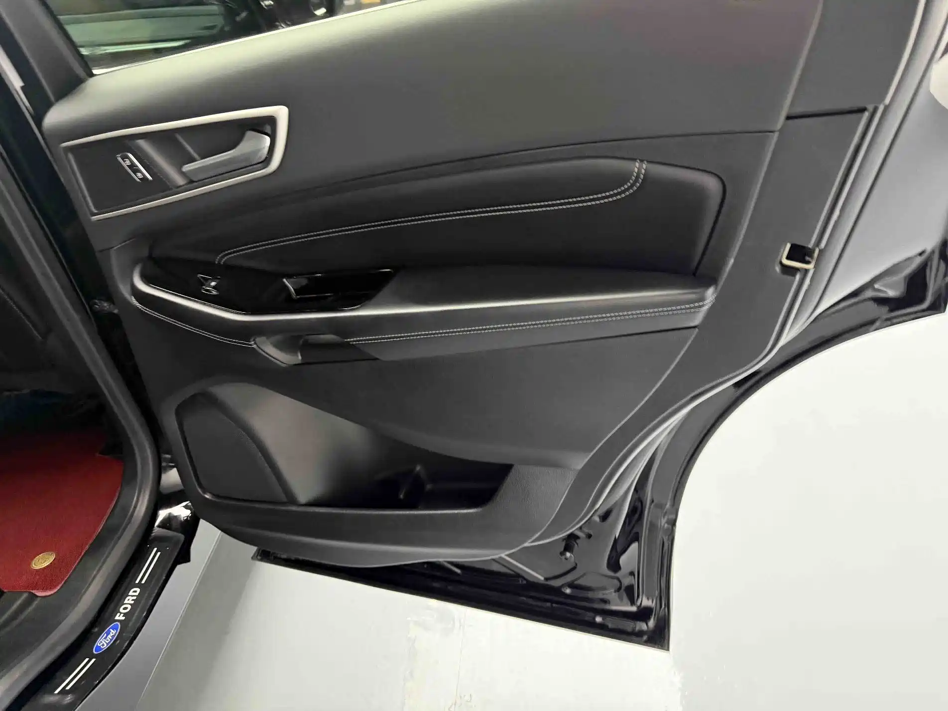 Фото 18 - Ford Edge