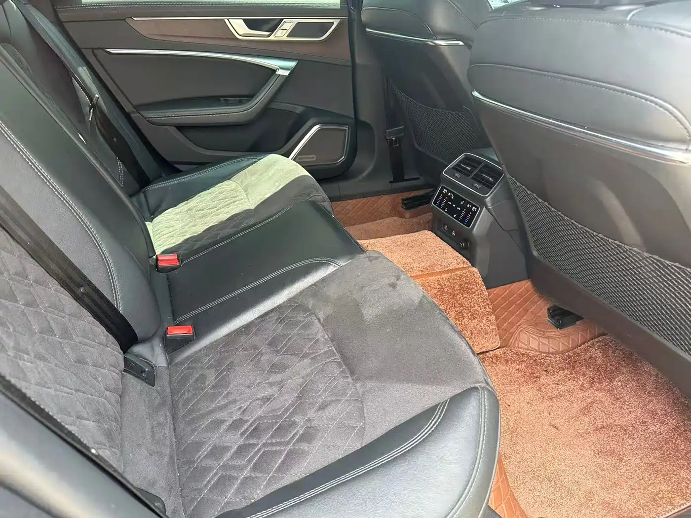 Фото 7 - Audi A6L
