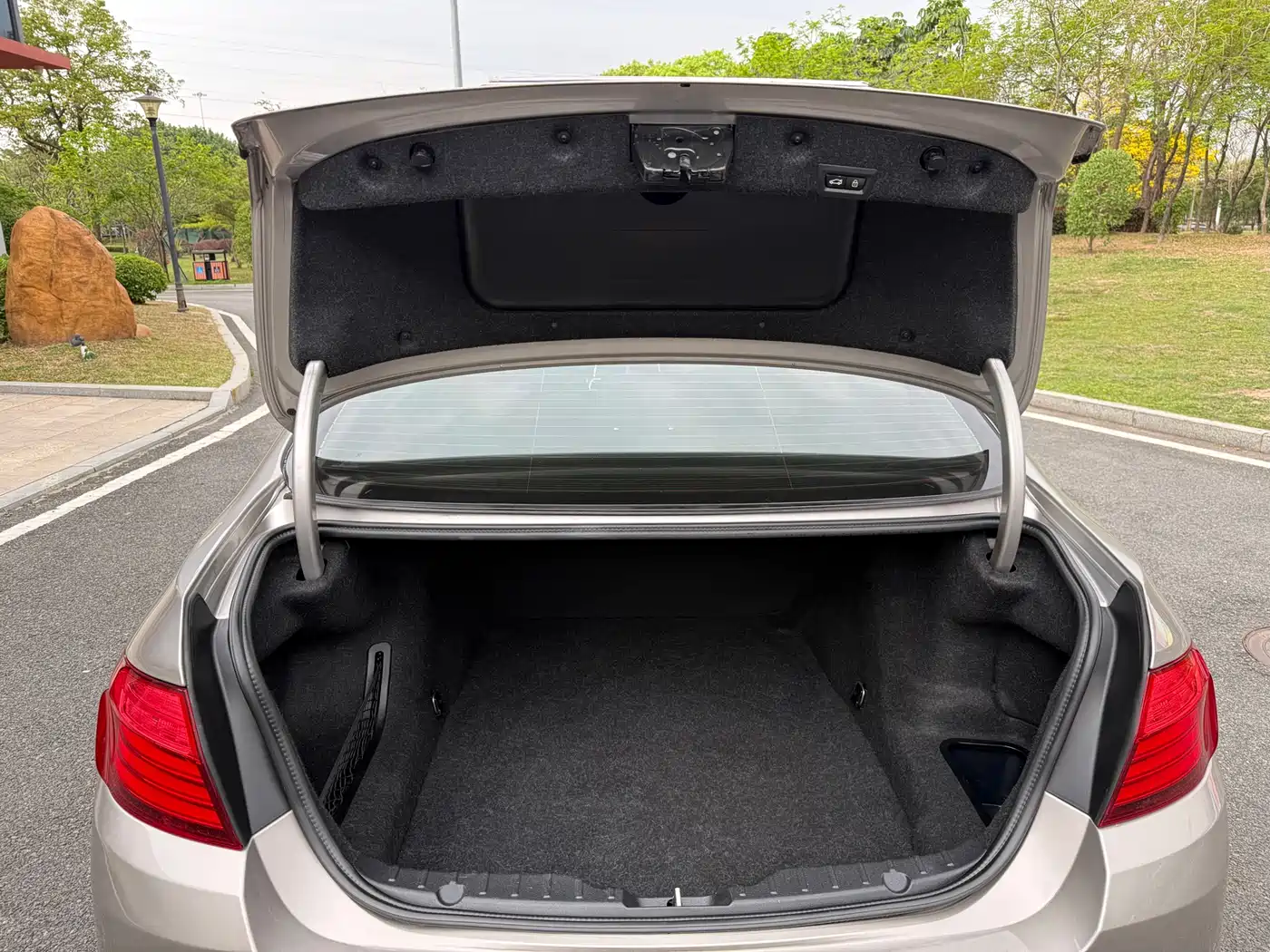 BMW 5 Series 2014 525Li Leading фото 34