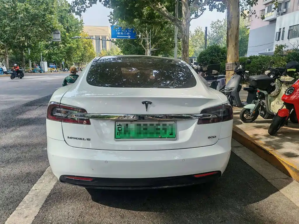 Фото 4 - Tesla Model S