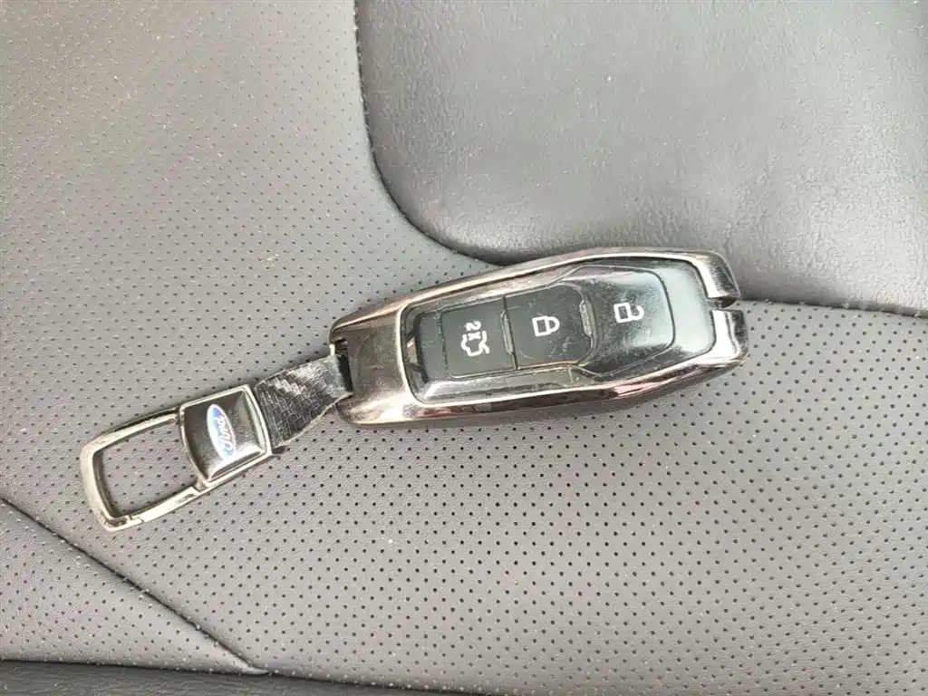 Фото 9 - Ford Edge