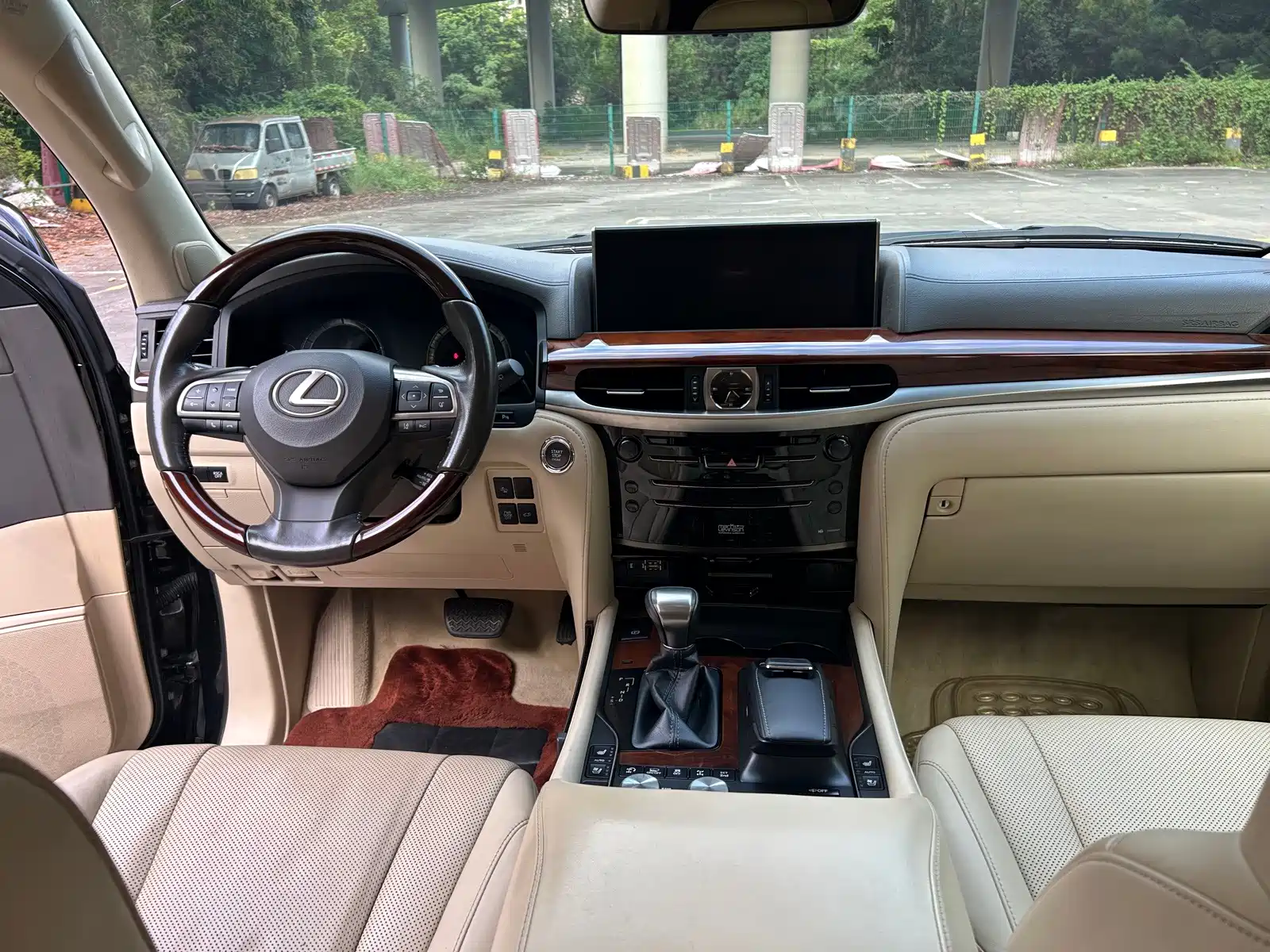 Фото 8 - Lexus LX