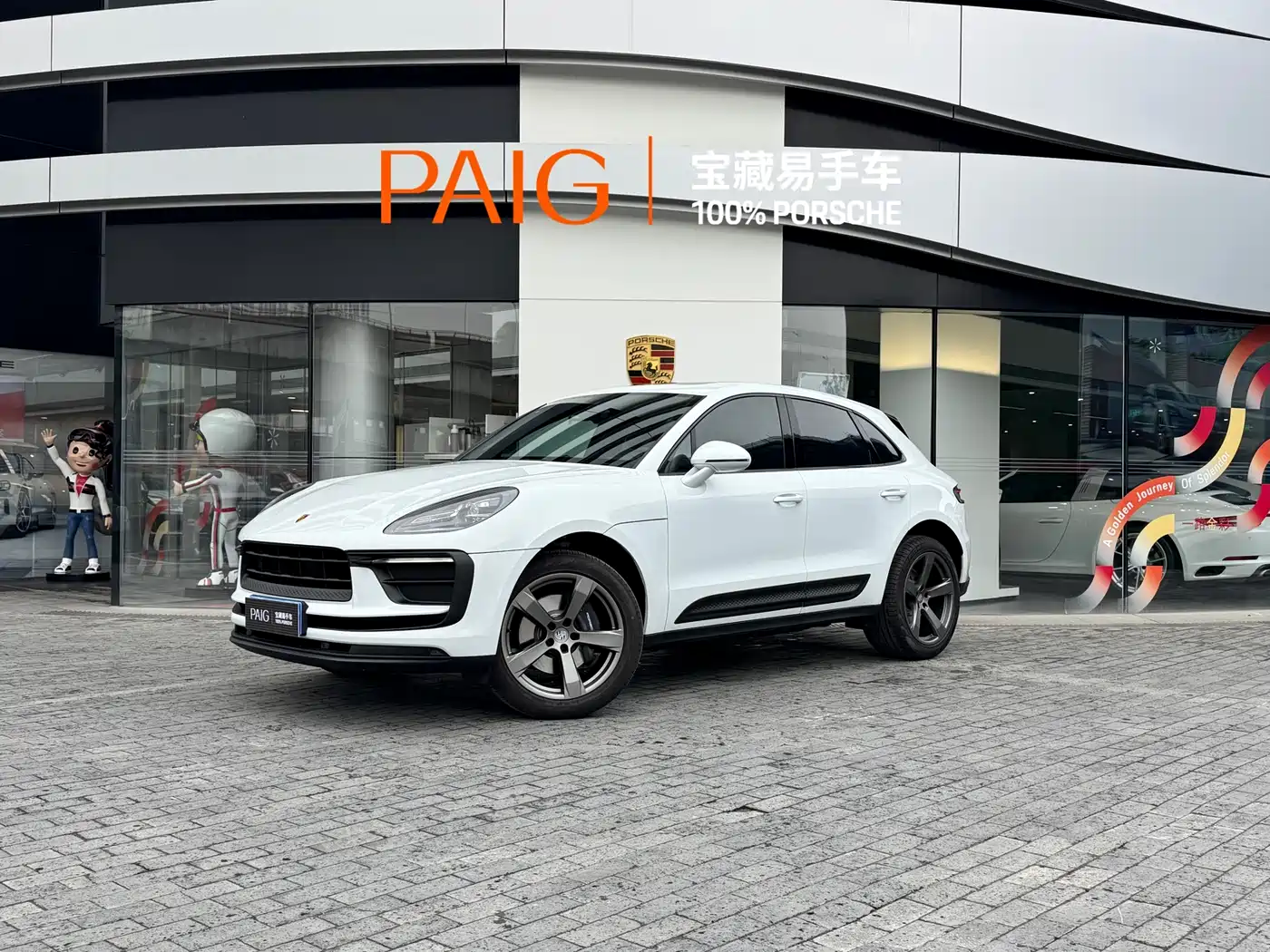 PORSCHE MACAN