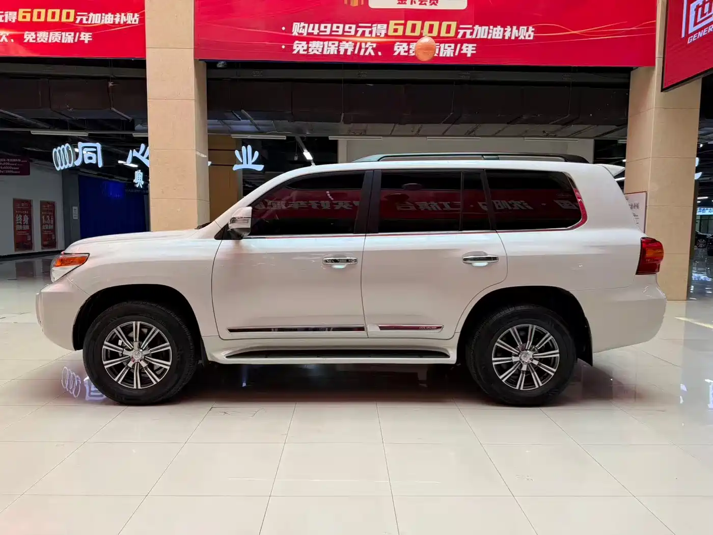 Toyota Land Cruiser (Import) 2015 4.0L V6 Middle East Low Configuration Edition фото 8