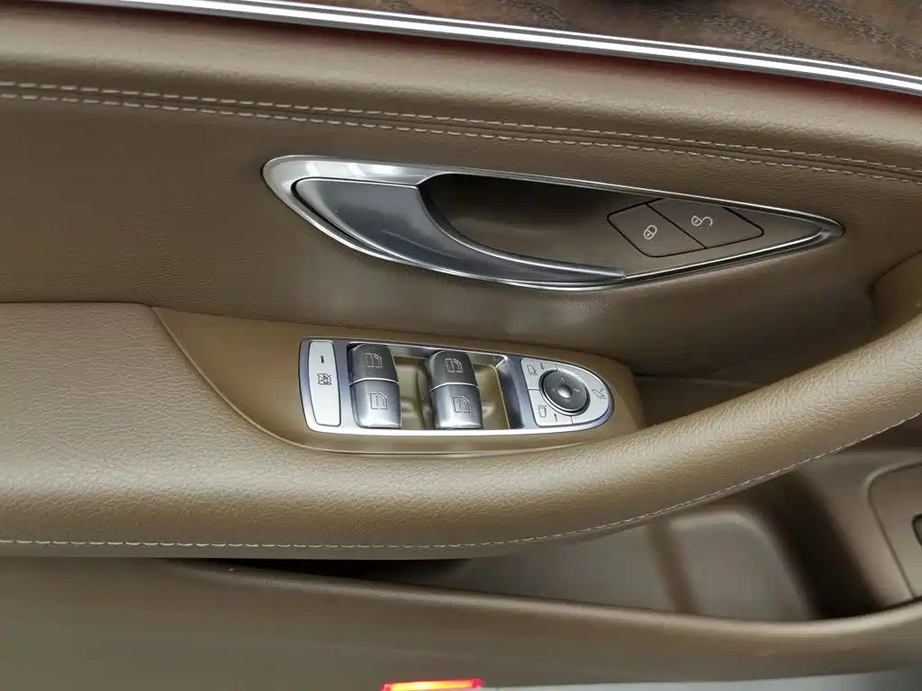 Mercedes-Benz E-Class, миниатюра 9